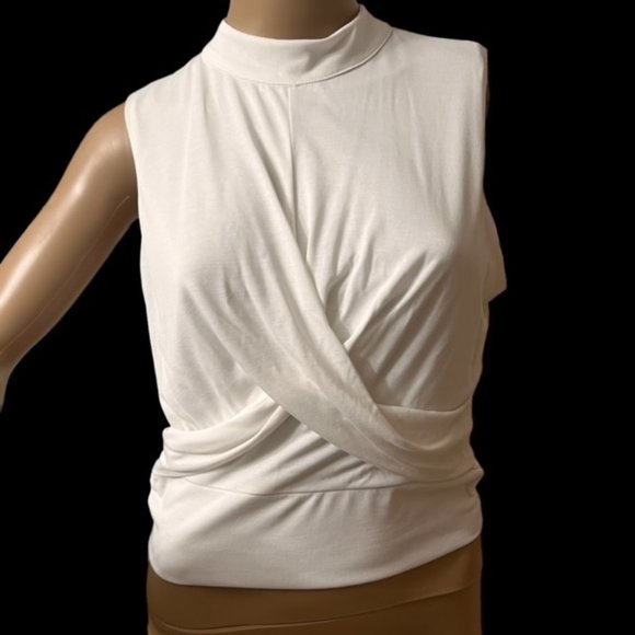 Fun white top - Picture 1 of 7